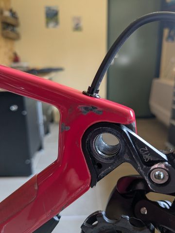Used BMC Roadmachine Shimano 105 - Gekocht in 2025 2023 Road & Gravel, Red — image 9 of 15