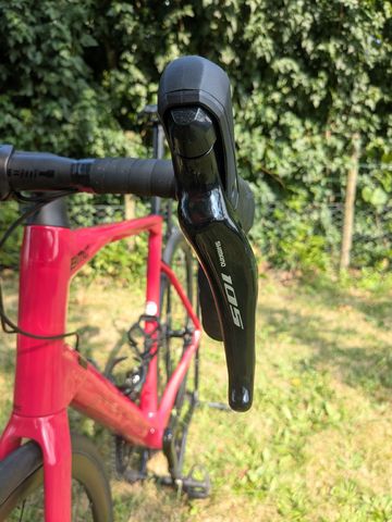 Used BMC Roadmachine Shimano 105 - Gekocht in 2025 2023 Road & Gravel, Red — image 15 of 15