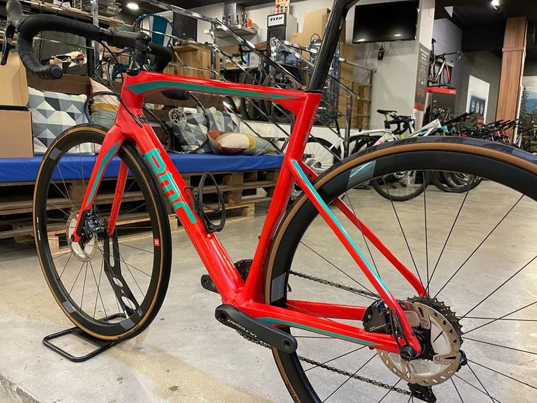 Used BMC Roadmachine 02 ONE 2018 2018 Road & Gravel, Red — image 15 of 16
