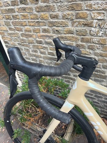 Liv Avail advanced Shimano 105 Di2 2024 Road & Gravel usato, Bianco — immagine 9 di 11