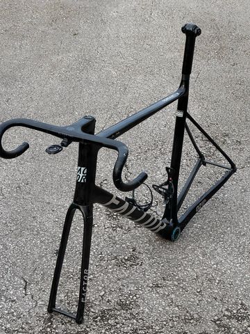 Factor o2 vam Custom Frameset 2025 Road & Gravel d'occasion — image 2 sur 6