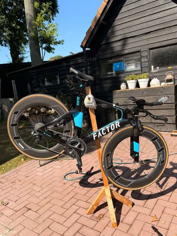 Použité Factor SLiCK Shimano Dura Ace Di2 2018 Road & Gravel