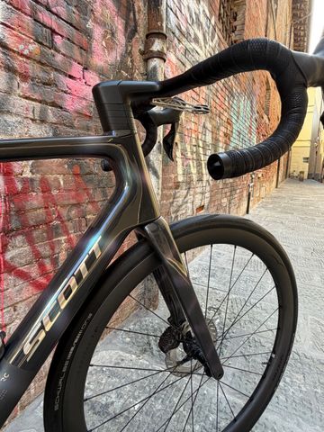 Used Scott Addict RC 10 2025 2025 Road & Gravel, Black — image 4 of 6