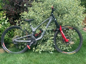 Used Nukeproof Dissent 290 Frame Only 2022 Frameset 2022 Mountainbike, Light Gray, 29 — image 1 of 9