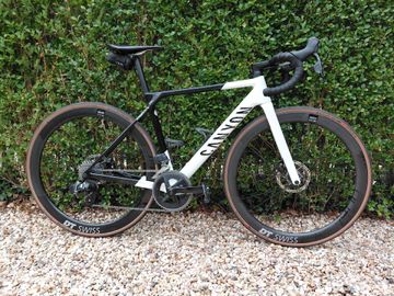 Canyon Ultimate CF SL 7 eTap 2023 2023 Road & Gravel usato, Bianco — immagine 1 di 5