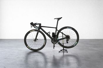 Colnago V4Rs Disc Red AXS w/Fulcrum Racing Wind 400 Wheels 2024 2024 Road & Gravel d'occasion