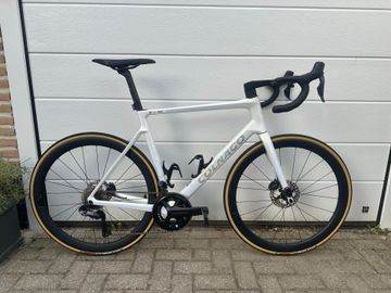 Colnago V4Rs Disc Ultegra Di2 8100 w/Fulcrum Racing Wind 400 Wheels 2024 2024 Road & Gravel usato