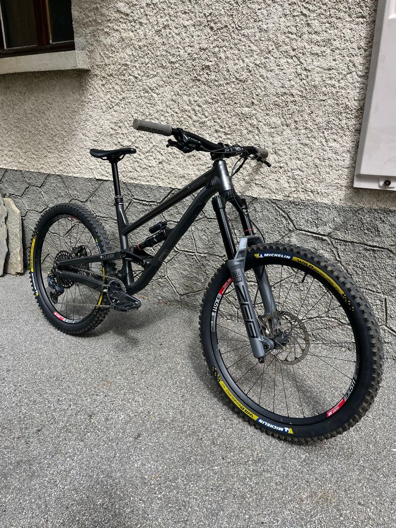 Gebrauchtes Commencal Clash SRAM GX Eagle 2024 Mountainbike, Hellgrau — Bild 2 von 8