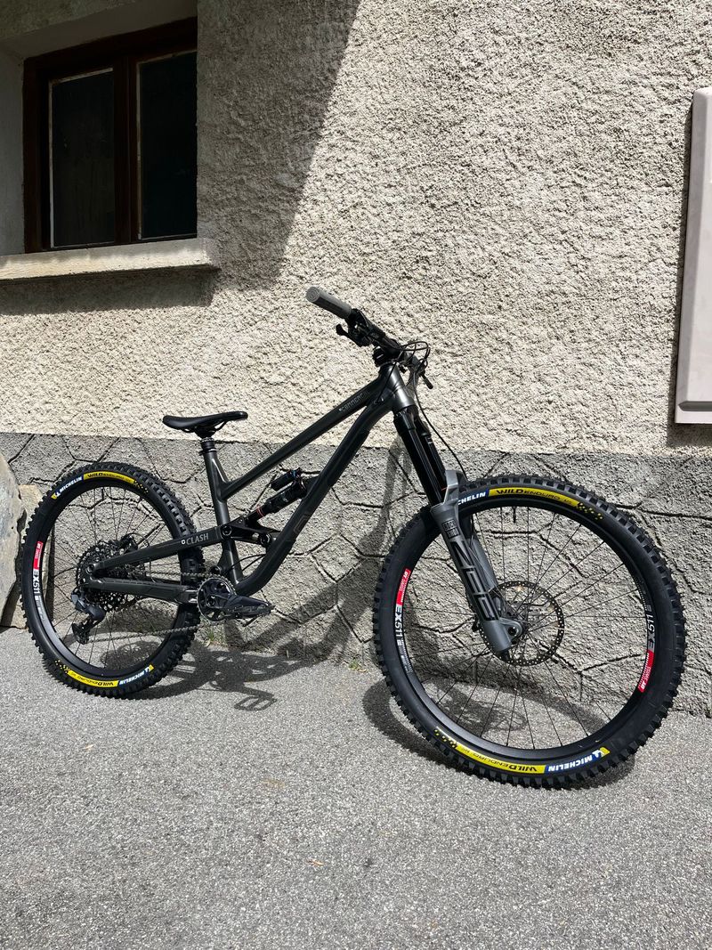 Commencal Clash SRAM GX Eagle 2024 MTB d'occasion