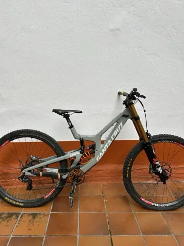 Käytetty Santa Cruz V10 DH S / Carbon CC / 29 2021 2021 MTB