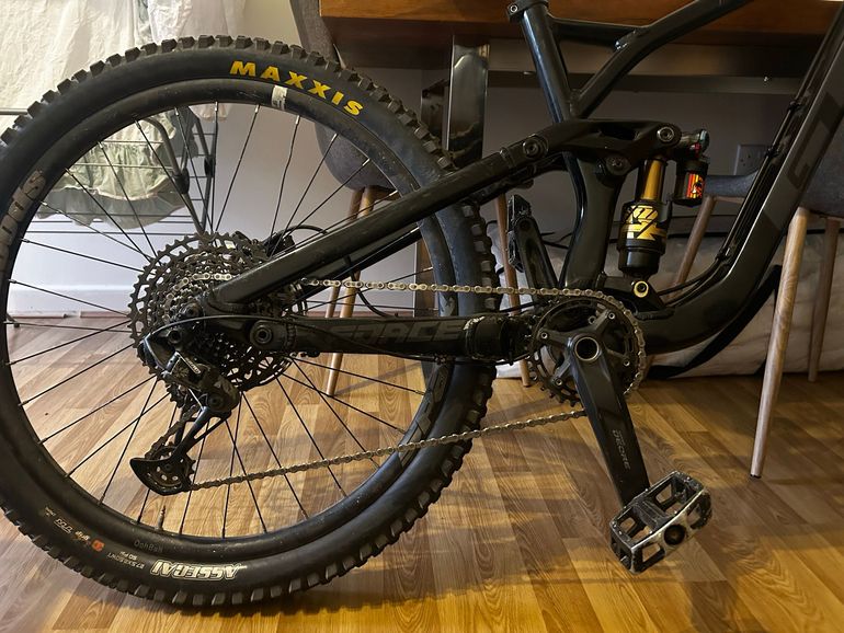 GT Force Elite 2020 2020 Mountainbike de segunda mano, Negro — imagen 2 de 7