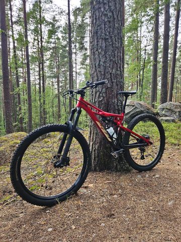 KTM PROWLER 1964 2022 2022 Mountainbike de segunda mano, Rojo — imagen 1 de 17