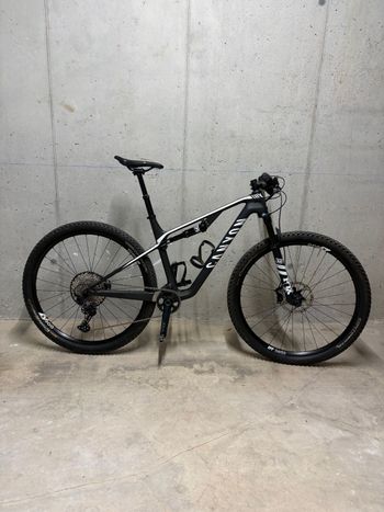 Canyon Lux CF SL 7.0 2020 2020 MTB usato