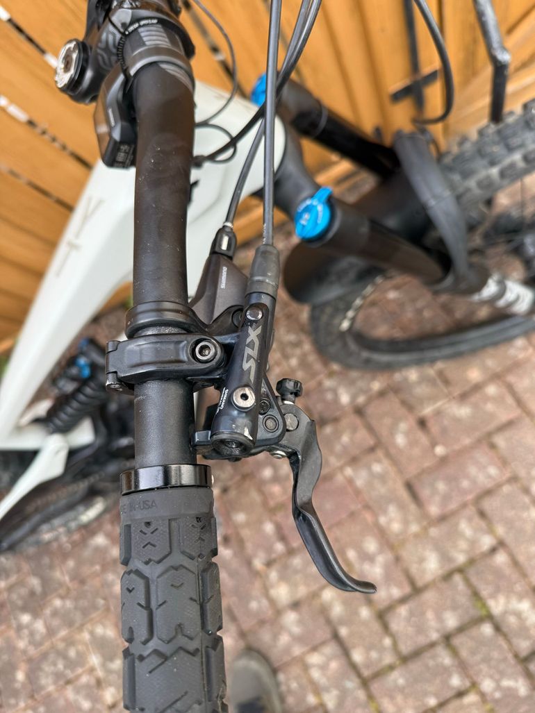 Used YT Custom Shimano Deore XT 2021 Mountainbike, Light Gray — image 10 of 12