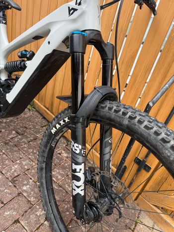 Used YT Custom Shimano Deore XT 2021 Mountainbike, Light Gray — image 7 of 12