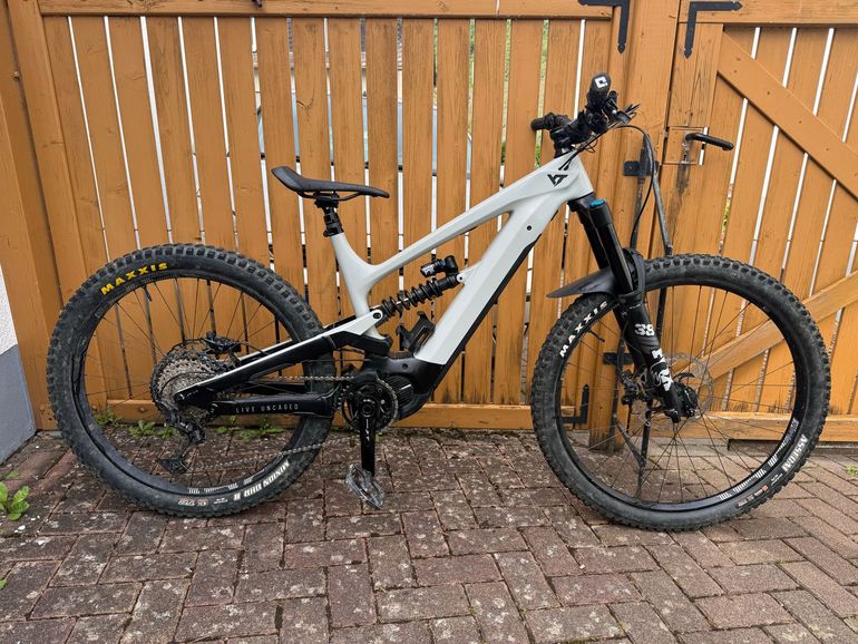 Used YT Custom Shimano Deore XT 2021 Mountainbike, Light Gray — image 2 of 12