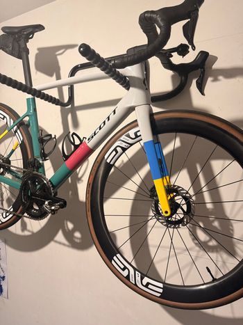 Używany Scott Addict RC Pro 2026 2026 Road & Gravel — zdjęcie 2 z 10