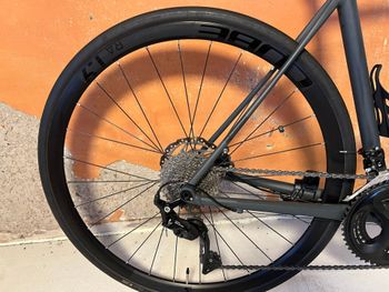 CUBE ATTAIN SLX 2023 2023 Road & Gravel usato, Grigio chiaro — immagine 15 di 25