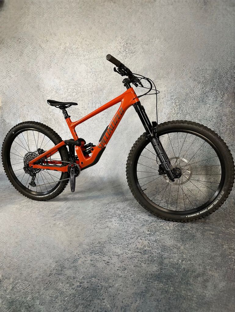 Specialized Enduro Comp 2023 2023 Mountainbike de segunda mano, Naranja — imagen 2 de 15