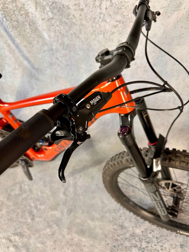 Specialized Enduro Comp 2023 2023 Mountainbike de segunda mano, Naranja — imagen 9 de 15