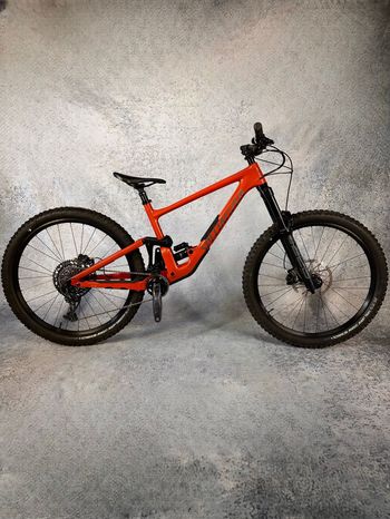 Specialized Enduro Comp 2023 2023 Mountainbike de segunda mano, Naranja — imagen 3 de 15