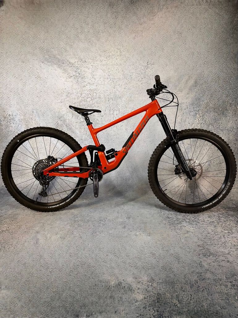 Specialized Enduro Comp 2023 2023 Mountainbike de segunda mano, Naranja — imagen 3 de 15