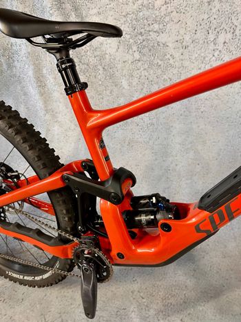 Specialized Enduro Comp 2023 2023 Mountainbike de segunda mano, Naranja — imagen 8 de 15