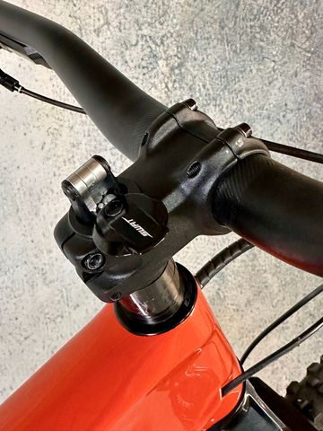 Used Specialized Enduro Comp 2023 2023 Mountainbike, Orange, 29 — image 10 of 15