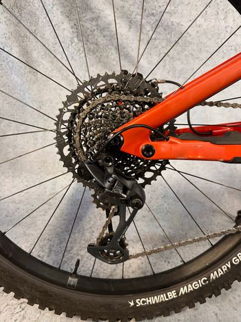 Specialized Enduro Comp 2023 2023 Mountainbike de segunda mano, Naranja — imagen 4 de 15