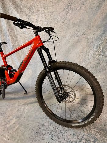 Specialized Enduro Comp 2023 2023 Mountainbike de segunda mano, Naranja — imagen 11 de 15