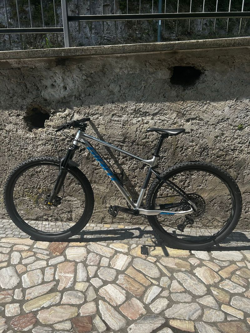 Tweedehands Giant Fathom 29 2 2020 2020 MTB