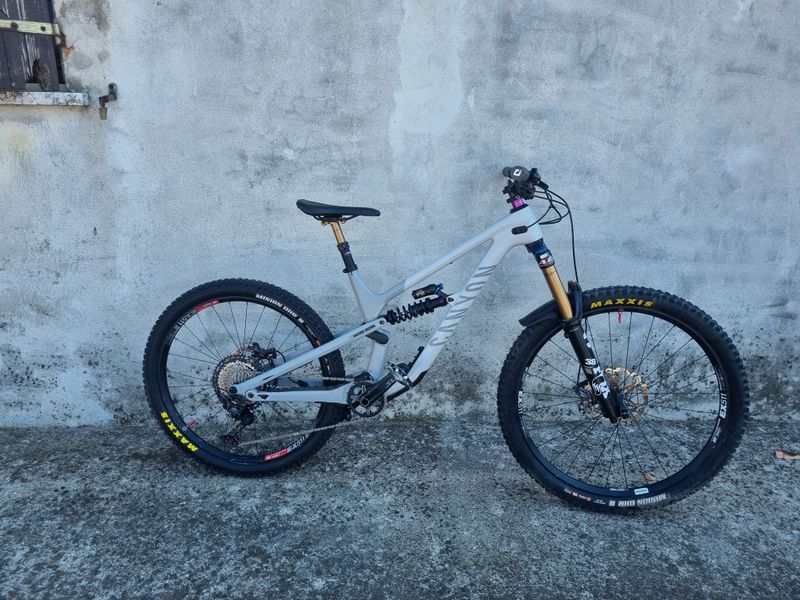 Canyon Spectral Shimano Deore XT 2022 2022 MTB usato