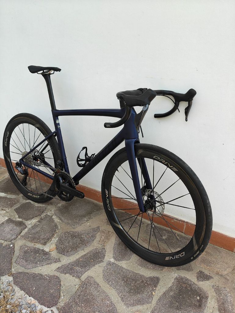Used Specialized Tarmac Shimano Ultegra Di2 2025 Road & Gravel, Blue — image 2 of 9