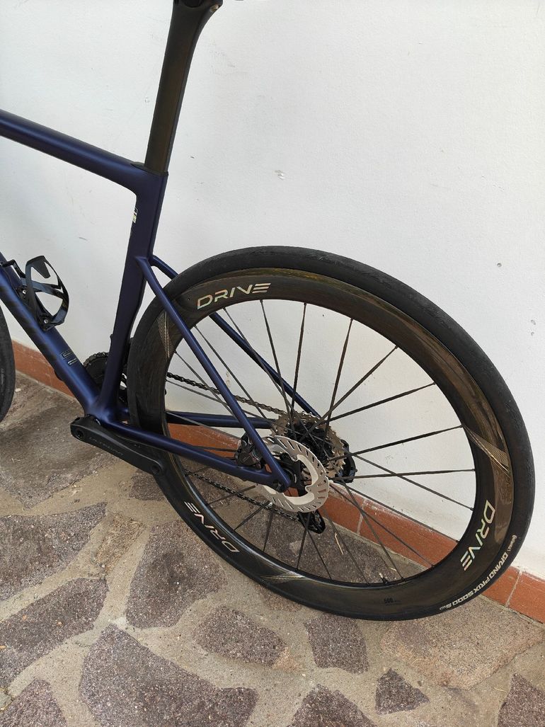 Used Specialized Tarmac Shimano Ultegra Di2 2025 Road & Gravel, Blue — image 8 of 9
