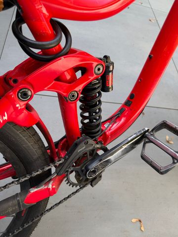 Used Giant Reign 2 2019 2019 Mountainbike, Red, 27.5 — image 2 of 6