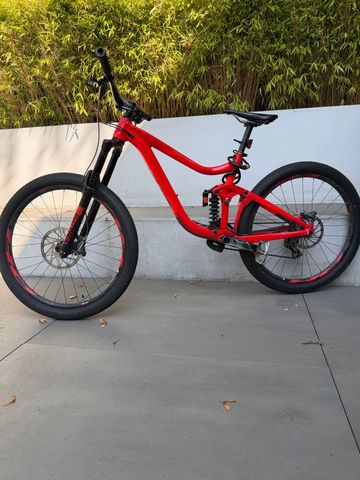 Used Giant Reign 2 2019 2019 Mountainbike, Red, 27.5 — image 1 of 6