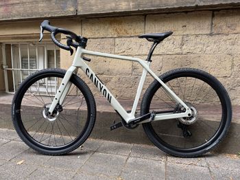 Käytetty Canyon Grizl CF 8 Di2 2026 2026 Road & Gravel