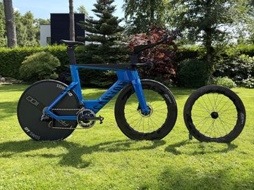 Použité Canyon Speedmax CFR Disc eTap 2023 2023 Road & Gravel