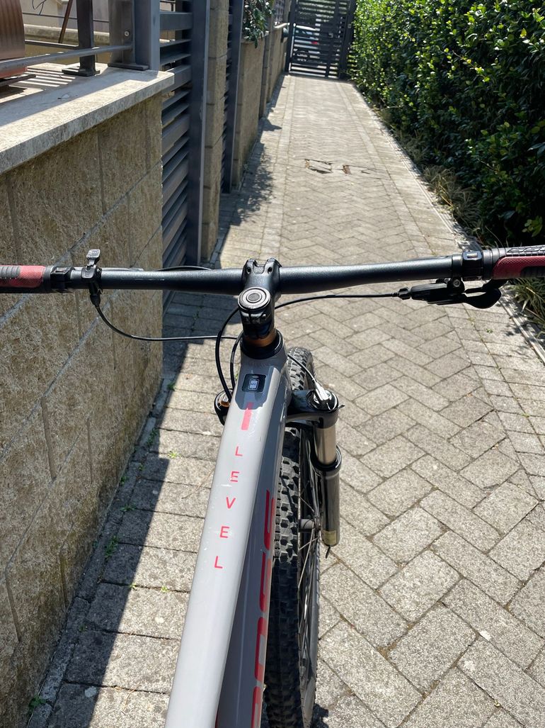 Tweedehands Kross LEVEL 4.0 2022 2022 Mountainbike — afbeelding 9 van 16