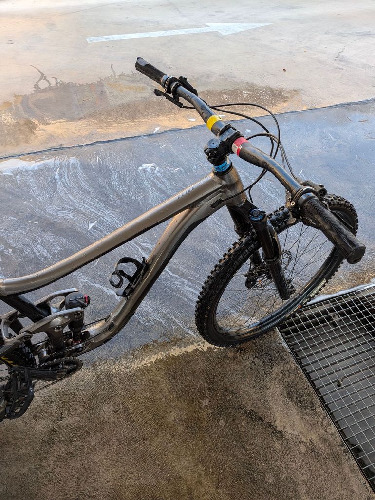 Giant Reign 29 2022 2022 Mountainbike usato, Nero — immagine 4 di 9