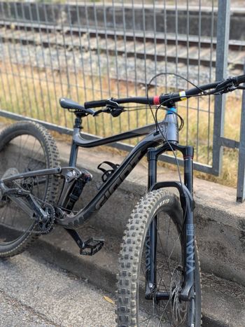 Giant Reign 29 2022 2022 Mountainbike usato, Nero — immagine 2 di 9