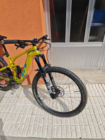 Used GT Sensor Carbon Pro 2019 2019 Mountainbike, Black — image 10 of 11