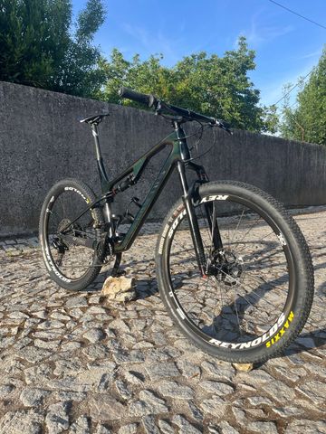 Canyon Lux CF SLX 9.0 Pro Race 2019 2019 MTB usato
