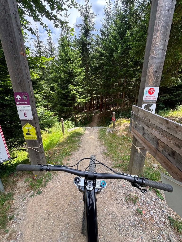 Canyon Sender CFR 2021 2021 Mountainbike usato, Nero — immagine 2 di 11