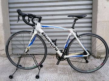 Used Bianchi Nirone Shimano Sora 2013 Road & Gravel, White — image 2 of 15