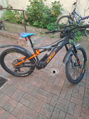 Tweedehands KTM MACINA KAPOHO MASTER 2021 2021 Mountainbike — afbeelding 1 van 3