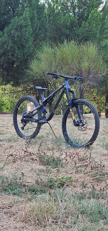 Commencal META AM 29 ESSENTIAL 2021 2021 Mountainbike usato, Grigio chiaro — immagine 2 di 3