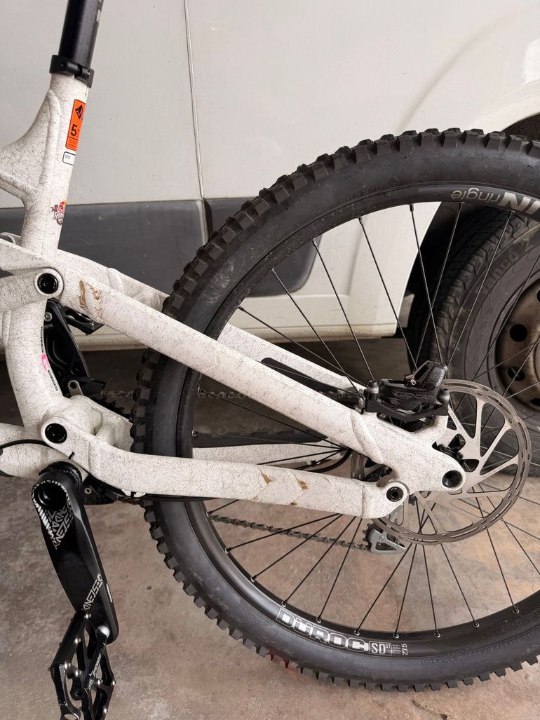 Canyon Torque DH CLLCTV 2025 2025 Mountainbike usato, Bianco — immagine 6 di 6