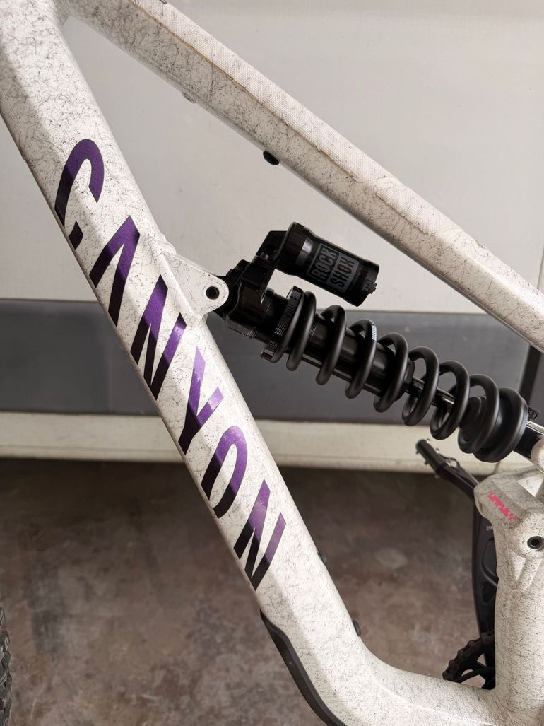 Canyon Torque DH CLLCTV 2025 2025 Mountainbike usato, Bianco — immagine 2 di 6
