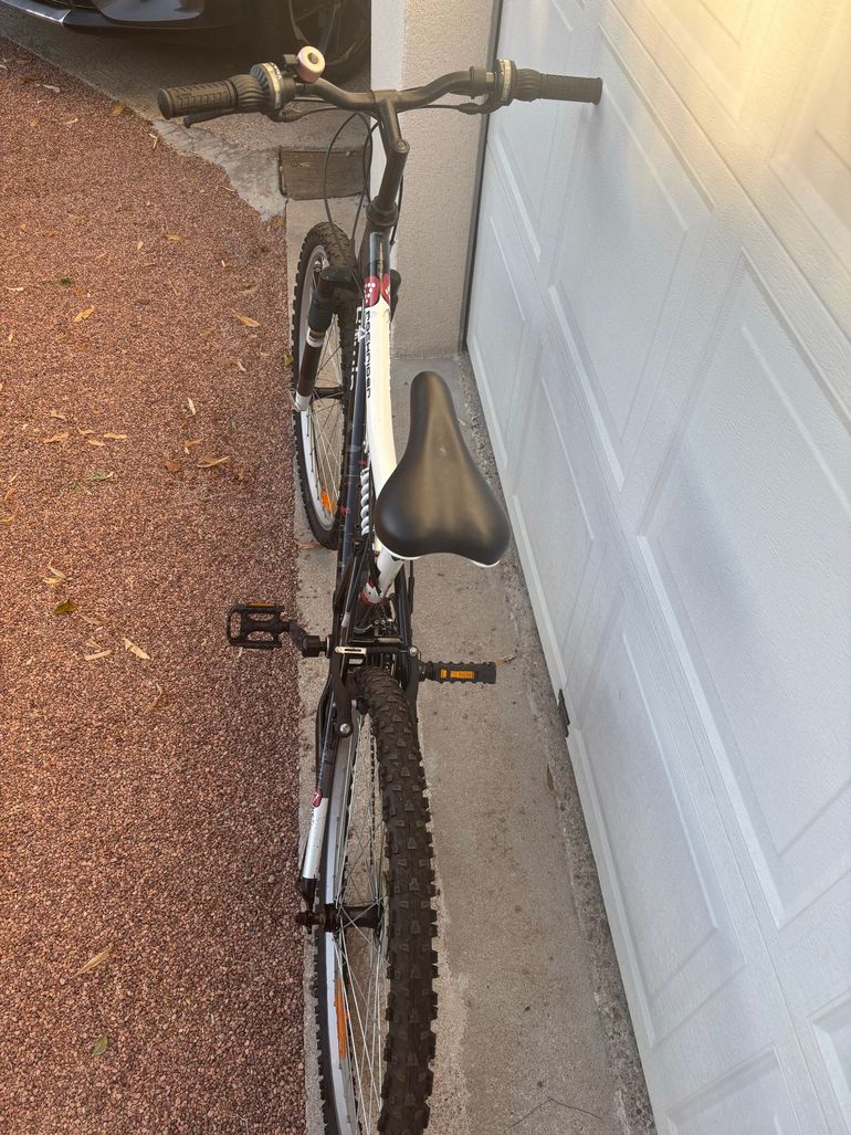 B Twin Rockrider Other 2010 Mountainbike usato, Nero — immagine 4 di 4